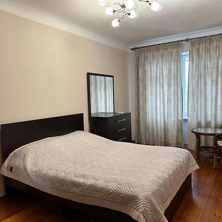 Cosy flat in the city center Apartment บิชเคก ภายนอก รูปภาพ